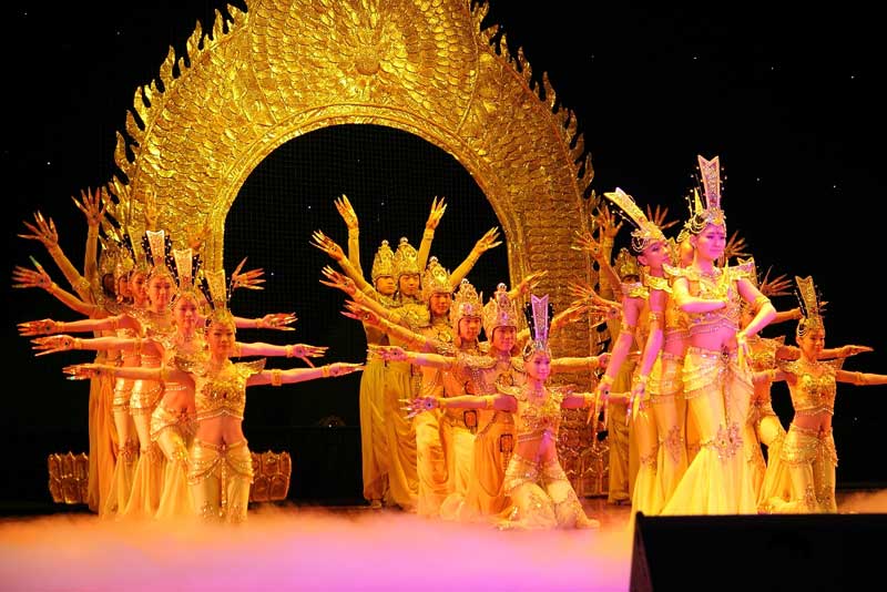 2012年9月，2013年1月，魏基成“天籟列車”向“千手觀音”表演團(tuán)體捐贈(zèng)助聽器。