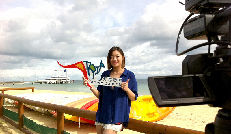 在海豚島上，常會遇到各路節(jié)目攝制組在取景拍攝。（攝影 馬小龍）
