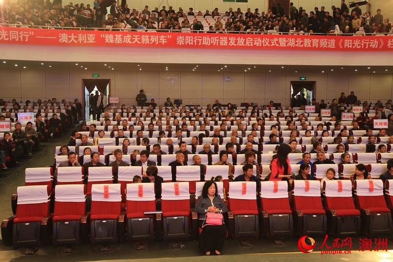 2014年4月，天籟列車駛?cè)牒蔽錆h、黃岡。（人民網(wǎng)資料圖）