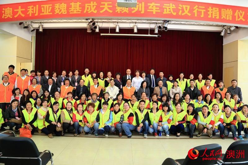 2014年4月，天籟列車駛?cè)牒蔽錆h、黃岡。（人民網(wǎng)資料圖）