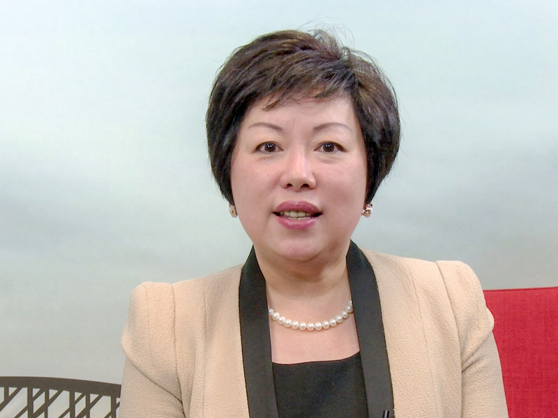 澳新南威爾士州高嘉華副市長鄧小穎通過人民網(wǎng)向廣大網(wǎng)友拜年