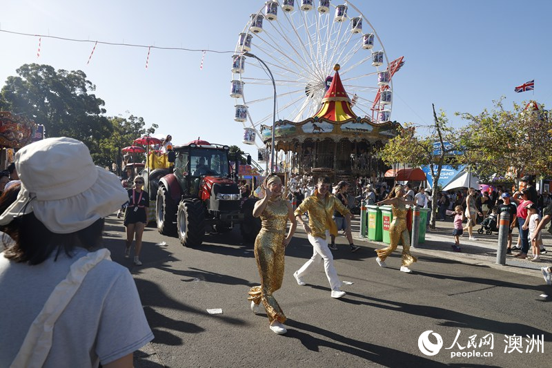 2025悉尼皇家復(fù)活節(jié)農(nóng)展會(huì)現(xiàn)場(chǎng)的花車(chē)巡游（攝影 劉美鷺）