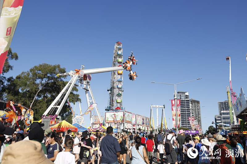 2025悉尼皇家復(fù)活節(jié)農(nóng)展會(huì)現(xiàn)場(chǎng)人頭攢動(dòng)（攝影 劉美鷺）