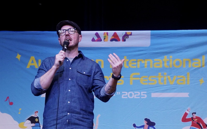 評委丹·沃克點(diǎn)評現(xiàn)場選手表現(xiàn)（攝影 蒲美玲）