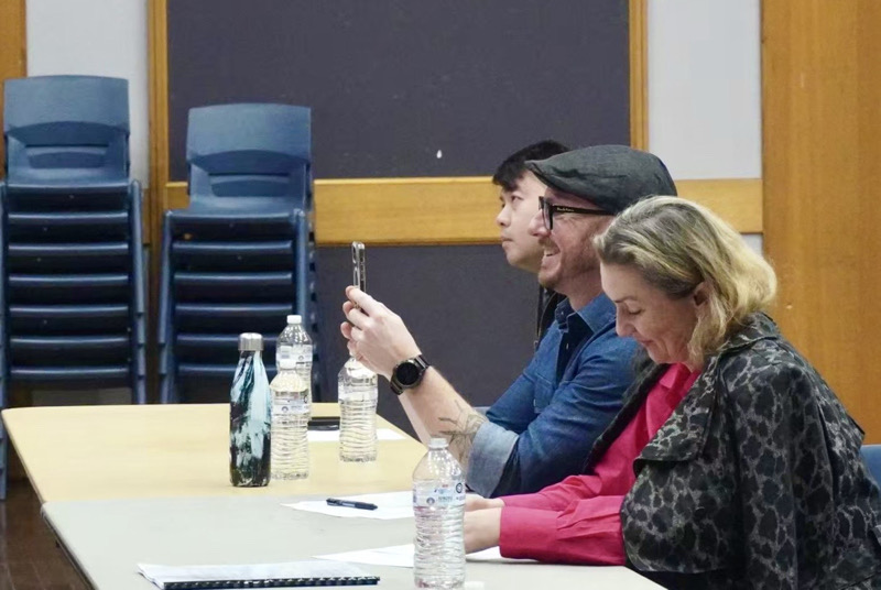 評(píng)委在現(xiàn)場為選手打分（攝影 蒲美玲）