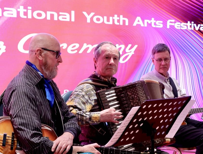 澳大利亞藝術(shù)家在開(kāi)幕式現(xiàn)場(chǎng)表演（攝影 楊星月）