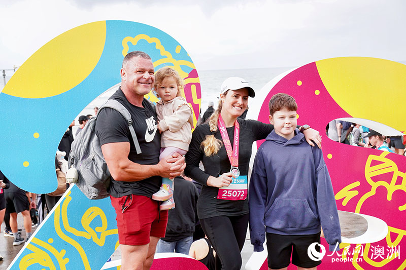 參賽者與家人合影留念（攝影 陳芃蕾）