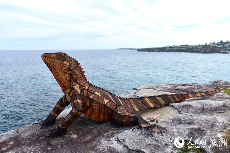 第27屆悉尼海邊雕塑展舉行 百余件藝術(shù)作品沿海岸展出（攝影 劉梓彤）